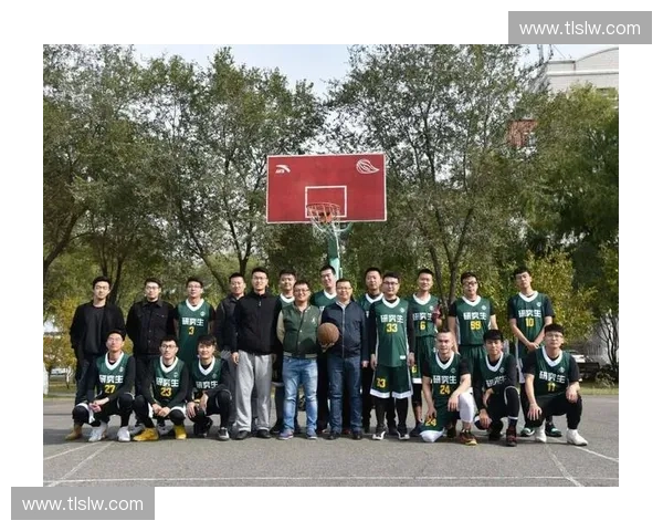 跑位策略在比赛中的应用与优化研究 以提升团队协作与战术执行力为核心